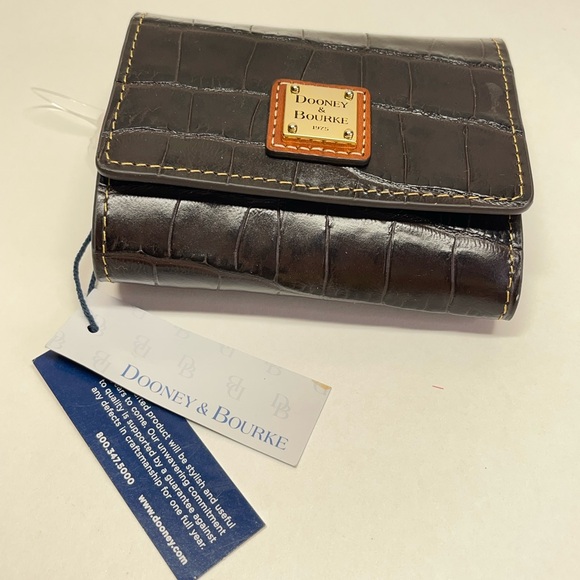 Dooney & Bourke Handbags - 🍓🍓sold🍓🍓Dooney & Bourne Landon Trifold Wallet In Espresso W/Tags, Warranty